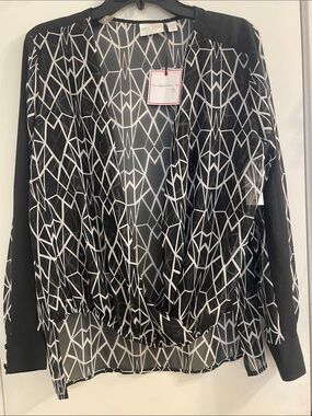 Bisou Bisou Black and White layering piece